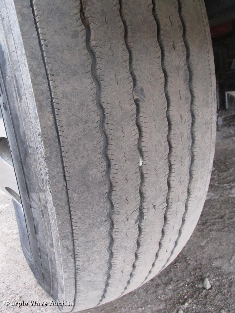 image for item DA0675 2006 Sterling AT9500 semi truck