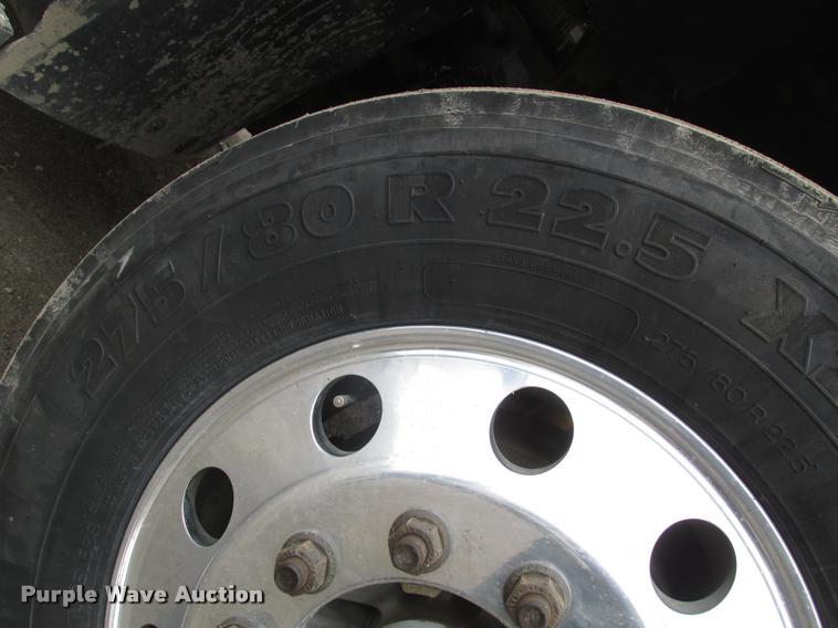 image for item DA0675 2006 Sterling AT9500 semi truck