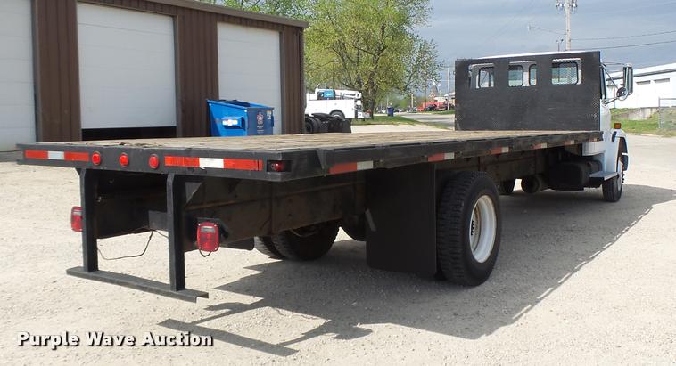 image for item DA3462 1999 Freightliner FL60 flatbed truck