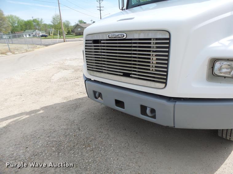 image for item DA3462 1999 Freightliner FL60 flatbed truck
