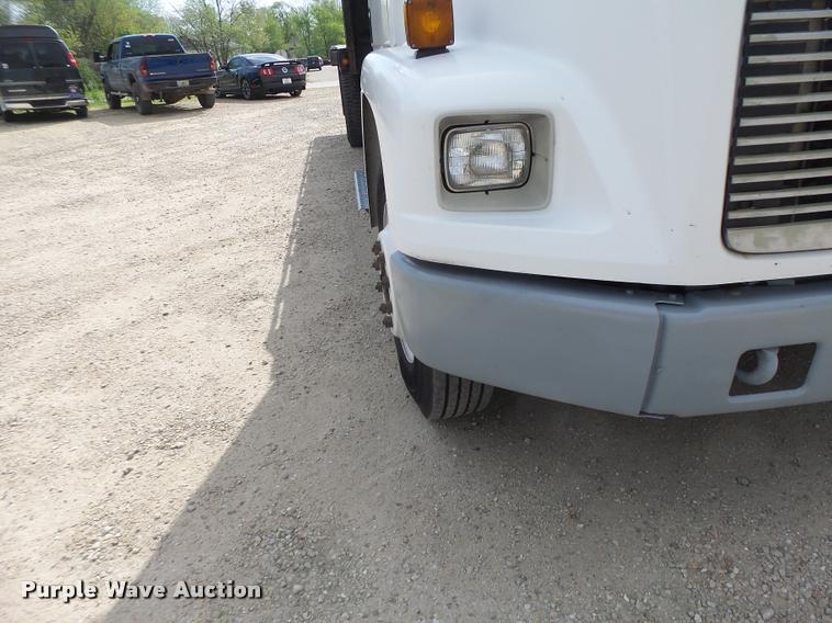 image for item DA3462 1999 Freightliner FL60 flatbed truck
