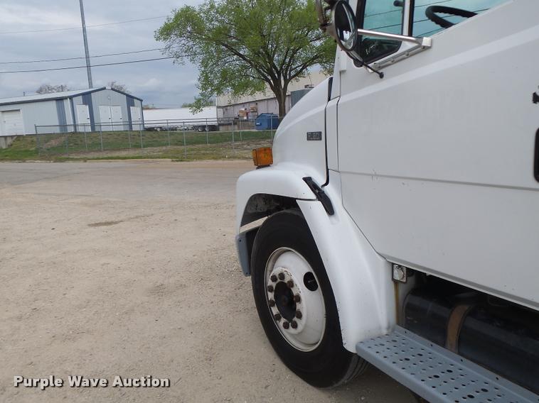 image for item DA3462 1999 Freightliner FL60 flatbed truck