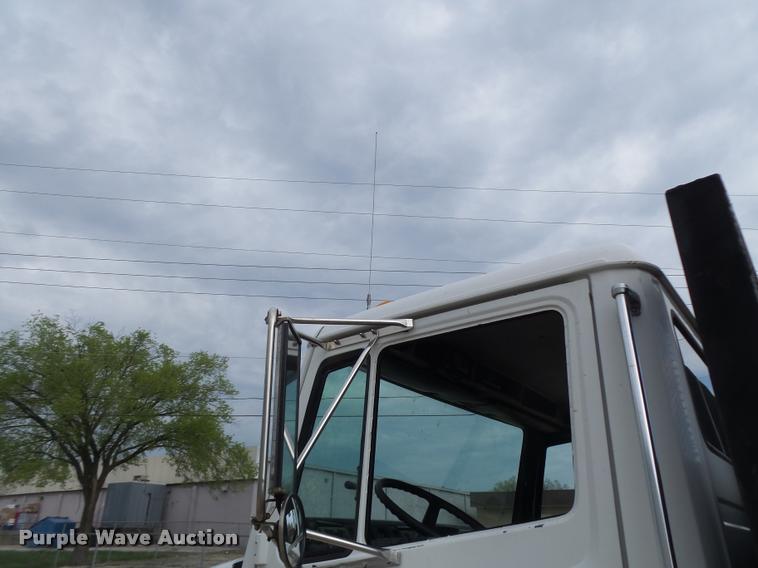 image for item DA3462 1999 Freightliner FL60 flatbed truck