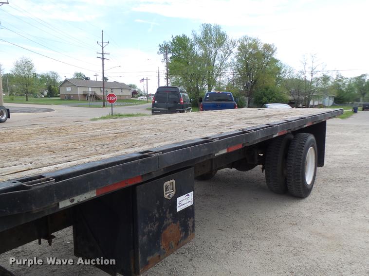 image for item DA3462 1999 Freightliner FL60 flatbed truck