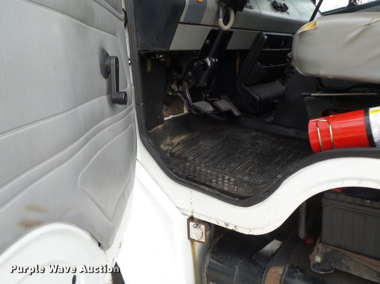 image for item DA3462 1999 Freightliner FL60 flatbed truck