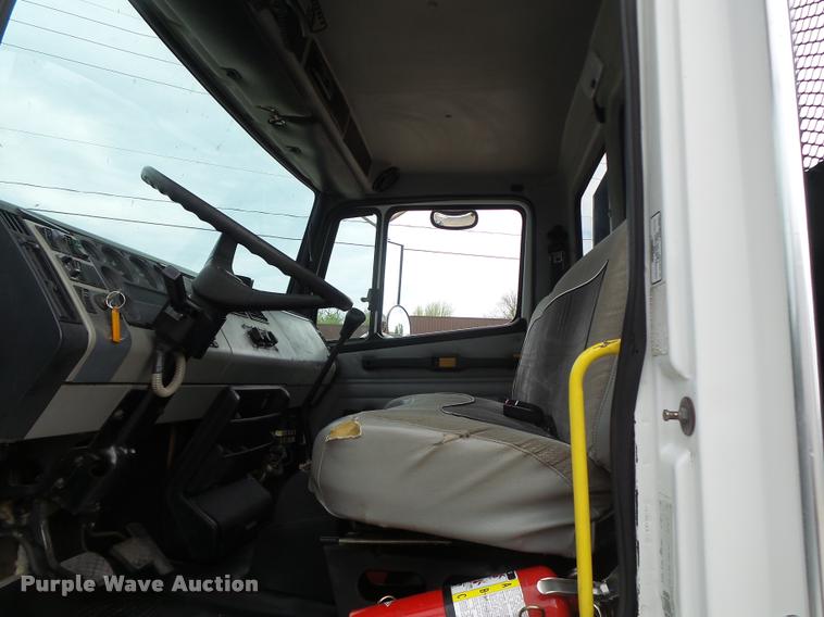 image for item DA3462 1999 Freightliner FL60 flatbed truck