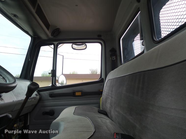 image for item DA3462 1999 Freightliner FL60 flatbed truck