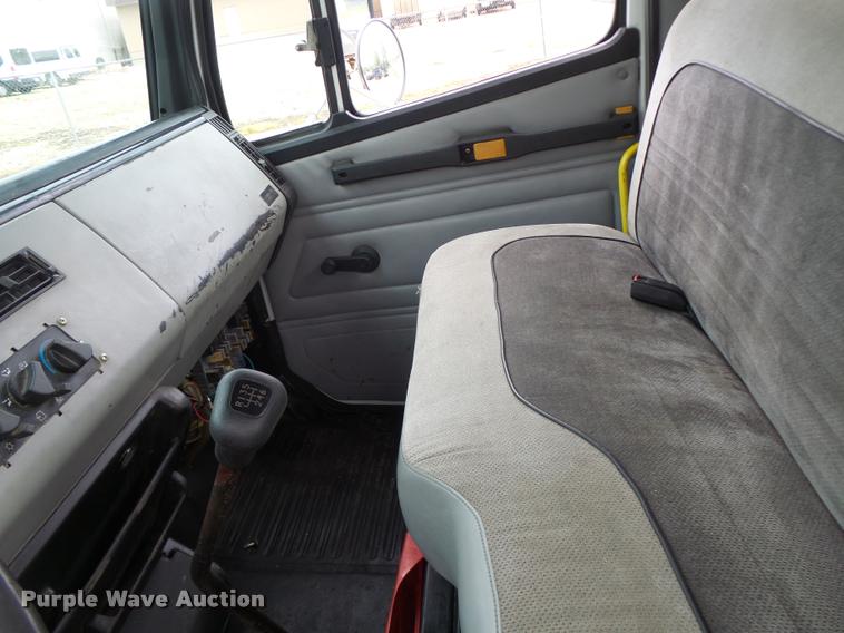 image for item DA3462 1999 Freightliner FL60 flatbed truck