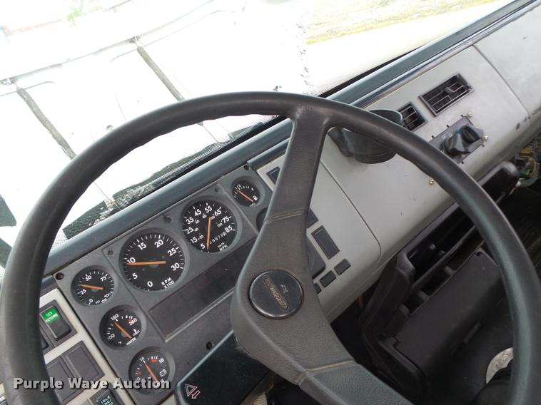 image for item DA3462 1999 Freightliner FL60 flatbed truck