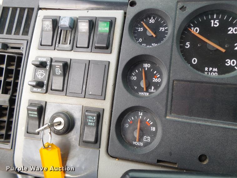 image for item DA3462 1999 Freightliner FL60 flatbed truck