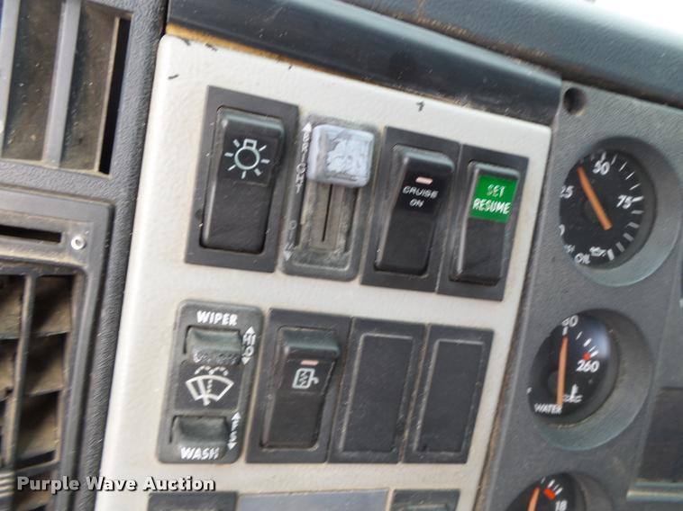 image for item DA3462 1999 Freightliner FL60 flatbed truck