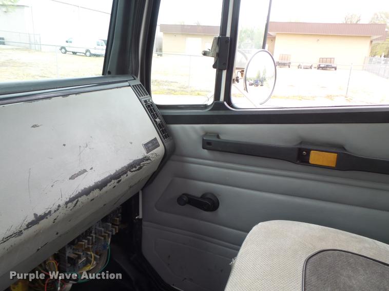 image for item DA3462 1999 Freightliner FL60 flatbed truck