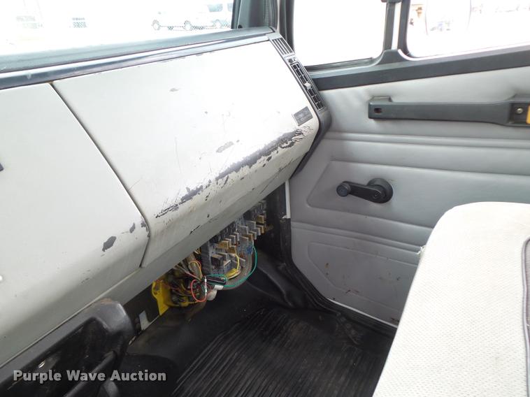 image for item DA3462 1999 Freightliner FL60 flatbed truck