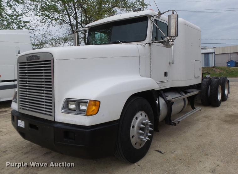 image for item DA3463 1995 Freightliner FLD semi truck