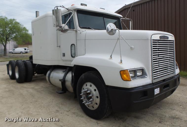 image for item DA3463 1995 Freightliner FLD semi truck