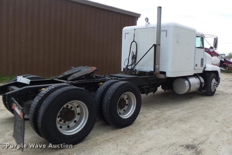 image for item DA3463 1995 Freightliner FLD semi truck