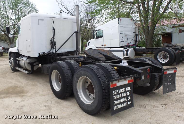 image for item DA3463 1995 Freightliner FLD semi truck