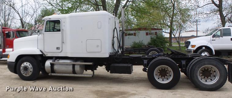 image for item DA3463 1995 Freightliner FLD semi truck