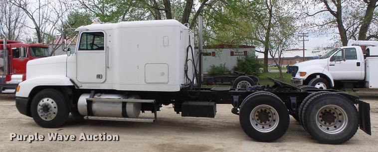 image for item DA3463 1995 Freightliner FLD semi truck