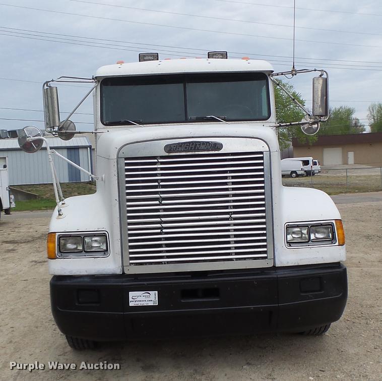 image for item DA3463 1995 Freightliner FLD semi truck