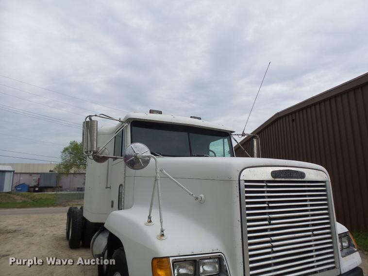 image for item DA3463 1995 Freightliner FLD semi truck