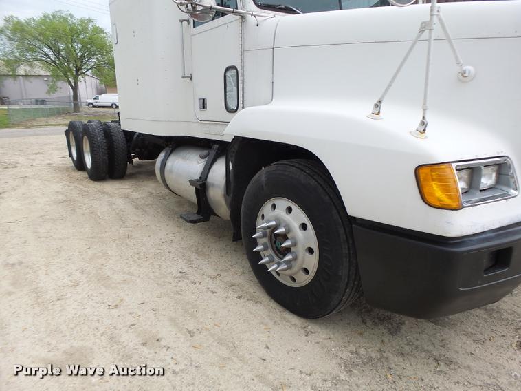 image for item DA3463 1995 Freightliner FLD semi truck