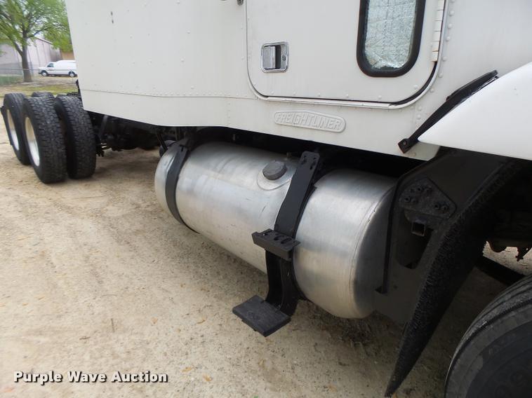 image for item DA3463 1995 Freightliner FLD semi truck