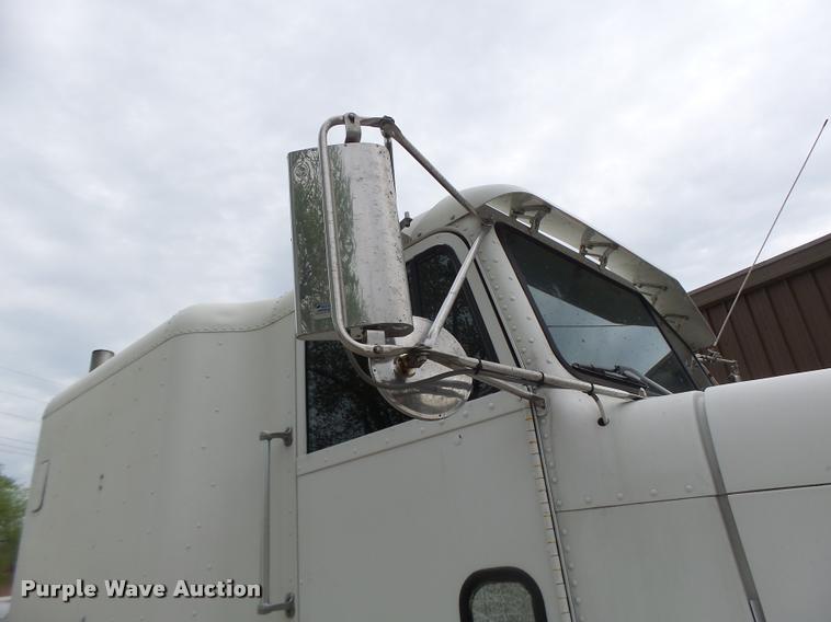 image for item DA3463 1995 Freightliner FLD semi truck