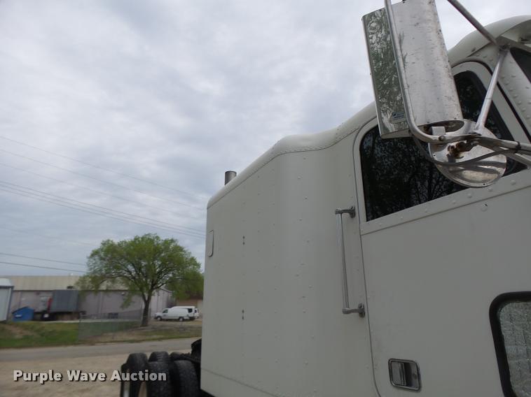 image for item DA3463 1995 Freightliner FLD semi truck