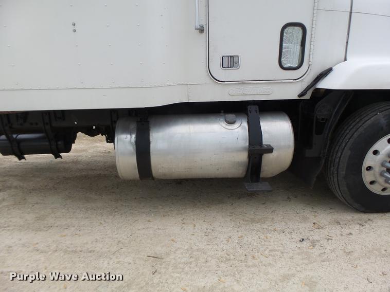 image for item DA3463 1995 Freightliner FLD semi truck