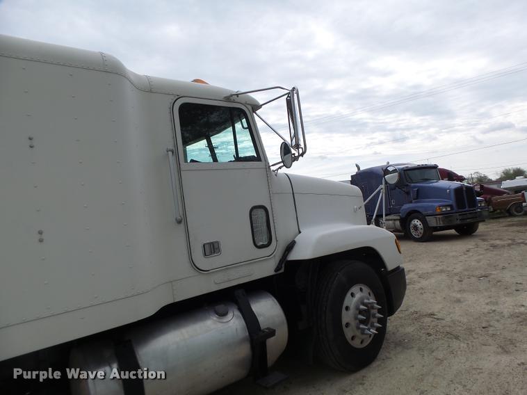 image for item DA3463 1995 Freightliner FLD semi truck