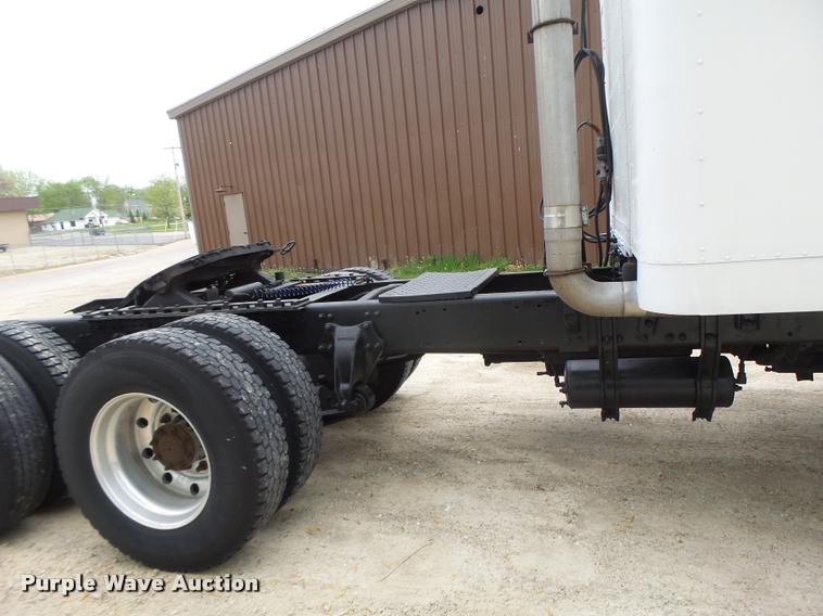 image for item DA3463 1995 Freightliner FLD semi truck