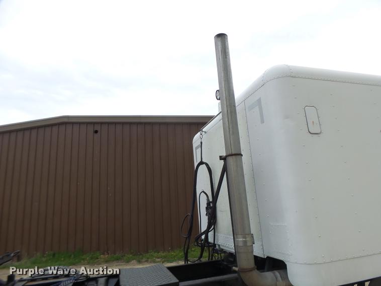 image for item DA3463 1995 Freightliner FLD semi truck