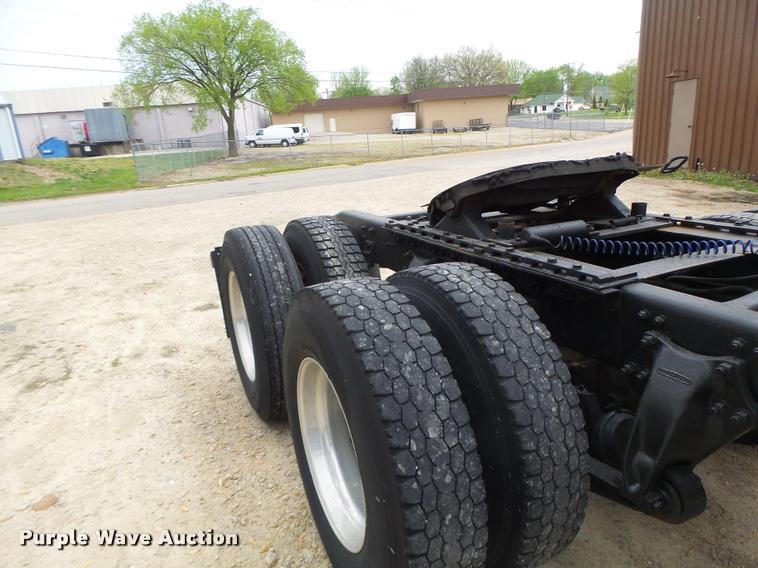 image for item DA3463 1995 Freightliner FLD semi truck