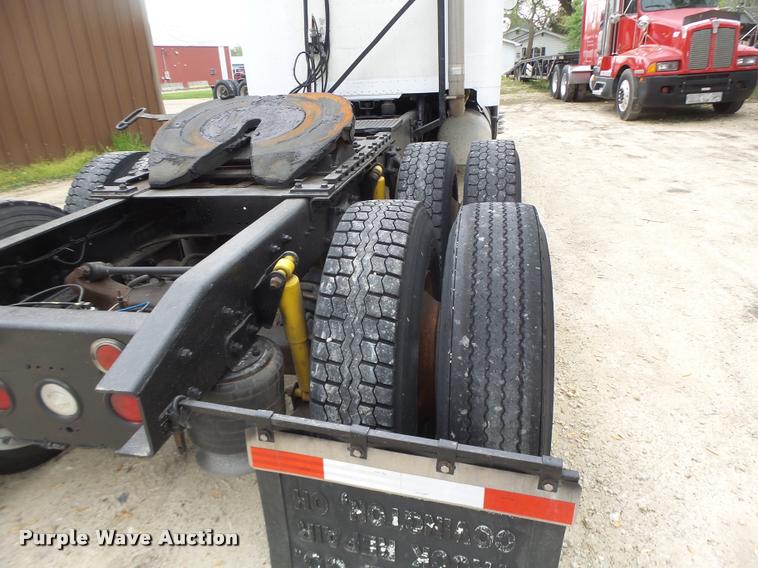 image for item DA3463 1995 Freightliner FLD semi truck