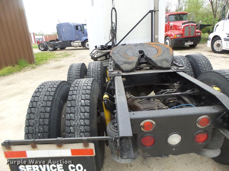 image for item DA3463 1995 Freightliner FLD semi truck