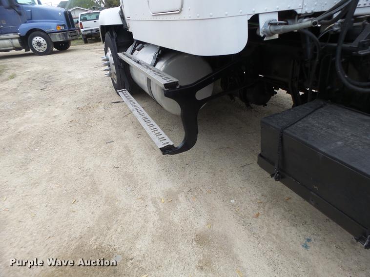 image for item DA3463 1995 Freightliner FLD semi truck