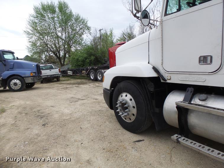 image for item DA3463 1995 Freightliner FLD semi truck