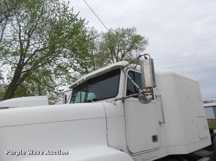 image for item DA3463 1995 Freightliner FLD semi truck