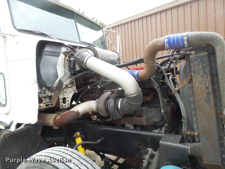 image for item DA3463 1995 Freightliner FLD semi truck