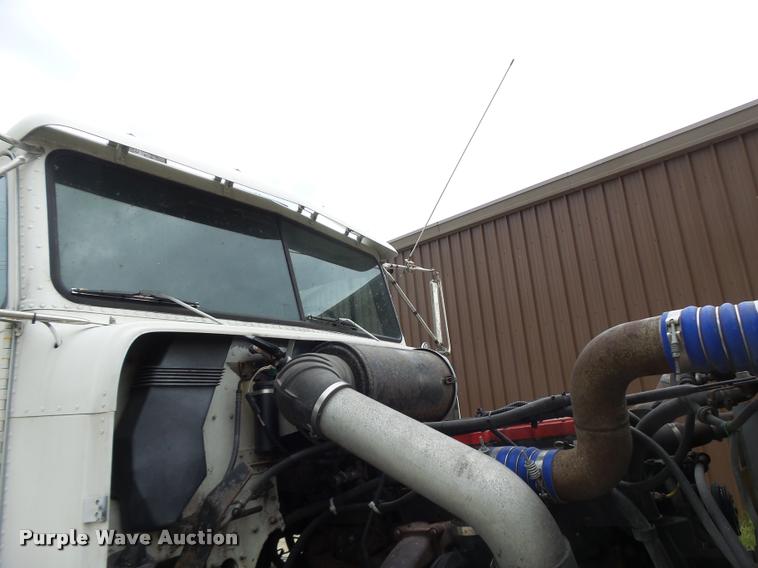 image for item DA3463 1995 Freightliner FLD semi truck