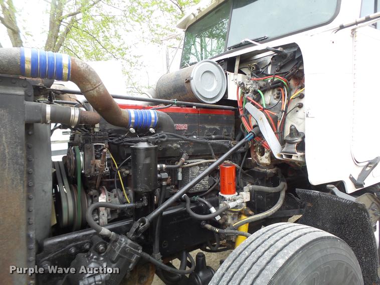 image for item DA3463 1995 Freightliner FLD semi truck