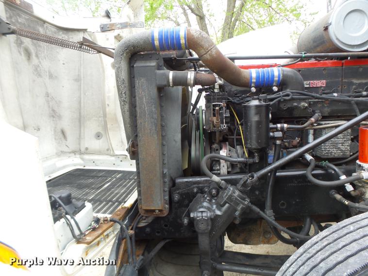 image for item DA3463 1995 Freightliner FLD semi truck