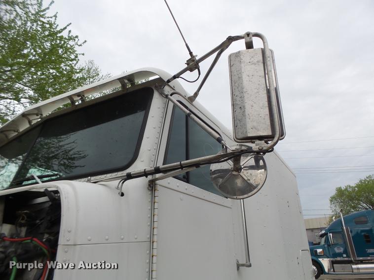 image for item DA3463 1995 Freightliner FLD semi truck
