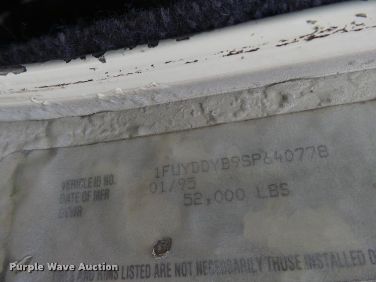 image for item DA3463 1995 Freightliner FLD semi truck