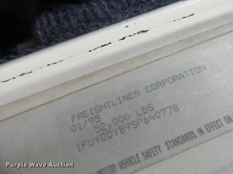 image for item DA3463 1995 Freightliner FLD semi truck