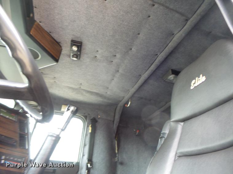 image for item DA3463 1995 Freightliner FLD semi truck