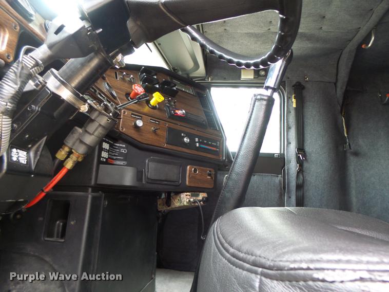 image for item DA3463 1995 Freightliner FLD semi truck