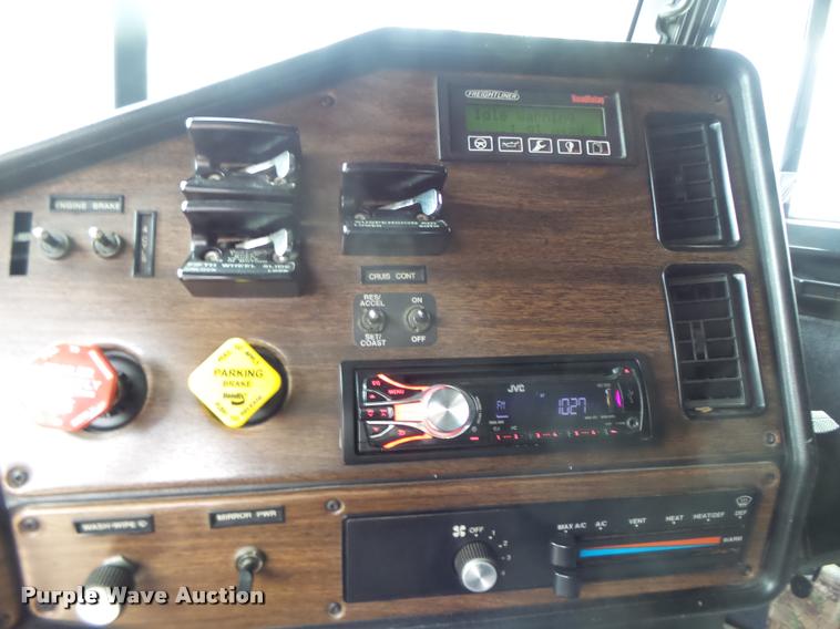 image for item DA3463 1995 Freightliner FLD semi truck