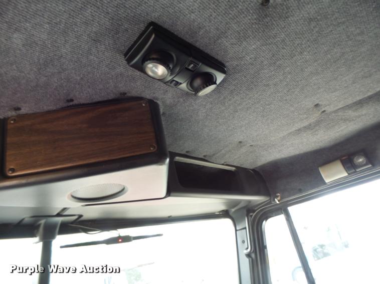 image for item DA3463 1995 Freightliner FLD semi truck